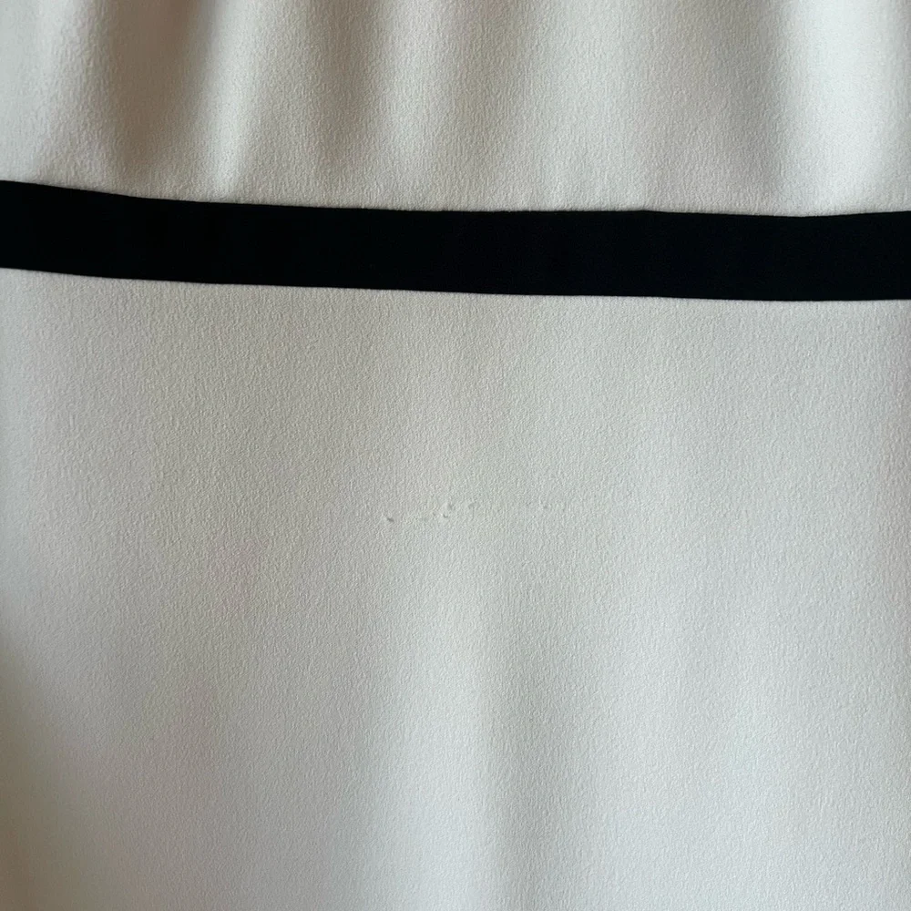 Gorgeous white long sleeve dress - Picture 3 of 4